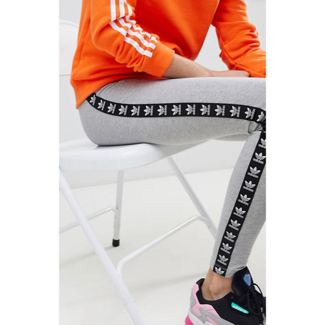 adidas(アディダス)の【 Mサイズ】新品タグ付き アディダス adidas レギンス 送料込 グレー レディースのレッグウェア(レギンス/スパッツ)の商品写真