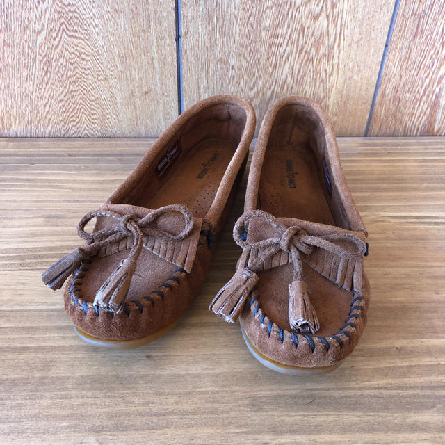 Minnetonka(ミネトンカ)のMinnetonka モカシン スエード ブラウン US 8（25cm） レディースの靴/シューズ(スリッポン/モカシン)の商品写真