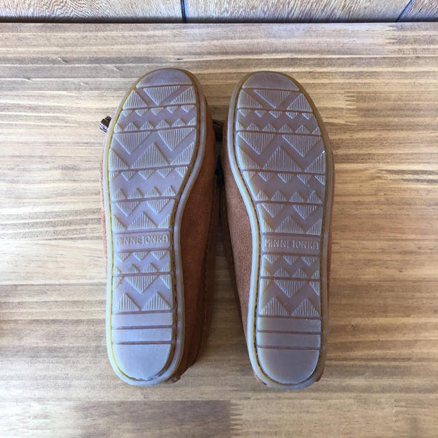 Minnetonka(ミネトンカ)のMinnetonka モカシン スエード ブラウン US 8（25cm） レディースの靴/シューズ(スリッポン/モカシン)の商品写真