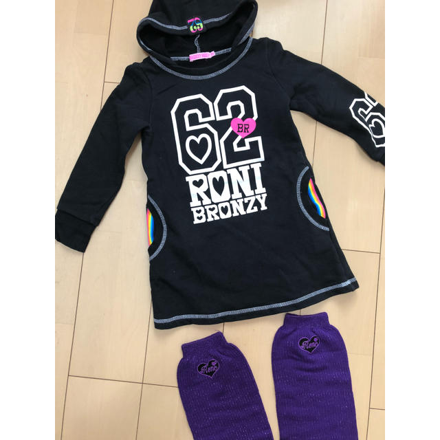 RONI(ロニィ)のroni   2点セット パーカーワンピ レッグウォーマー S M   キッズ/ベビー/マタニティのキッズ服女の子用(90cm~)(ワンピース)の商品写真