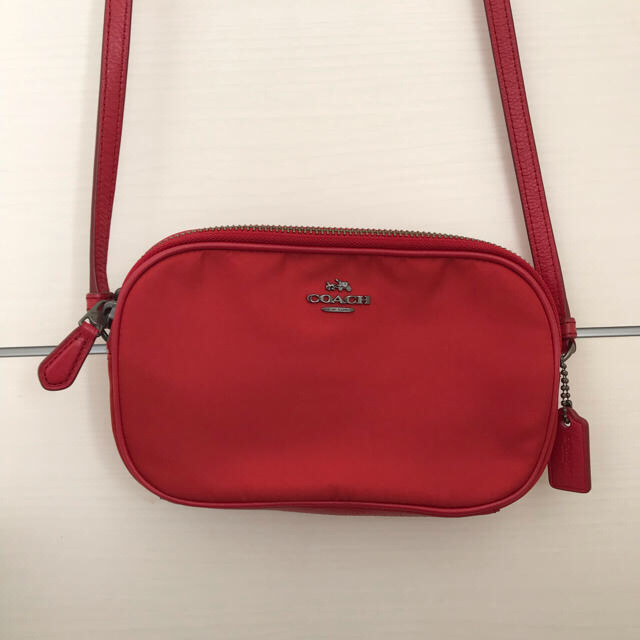 COACH(コーチ)のコーチ ショルダーバッグ    赤 レディースのバッグ(ショルダーバッグ)の商品写真