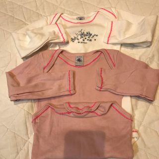 プチバトー(PETIT BATEAU)のプチバトー新品未使用(ロンパース)