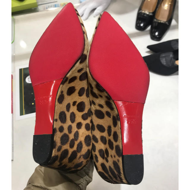 Christian Louboutin(クリスチャンルブタン)のルブタン 35.5 レオパード ハラコ パンプス 新品 最終価格　裏張り済み  レディースの靴/シューズ(ハイヒール/パンプス)の商品写真