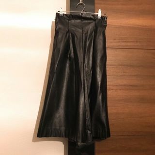 ローズバッド(ROSE BUD)のローズバッド⭐フェイクレザーパンツ♪ZARA、エモダ、スライ、ジーナシス系⭐(カジュアルパンツ)