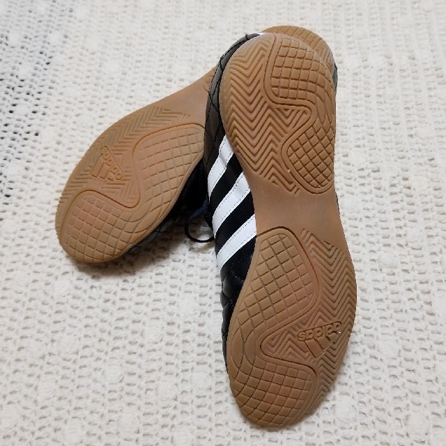 adidas(アディダス)の連休sale！adidas トレシュー ブラック 24.5cm スポーツ/アウトドアのサッカー/フットサル(シューズ)の商品写真