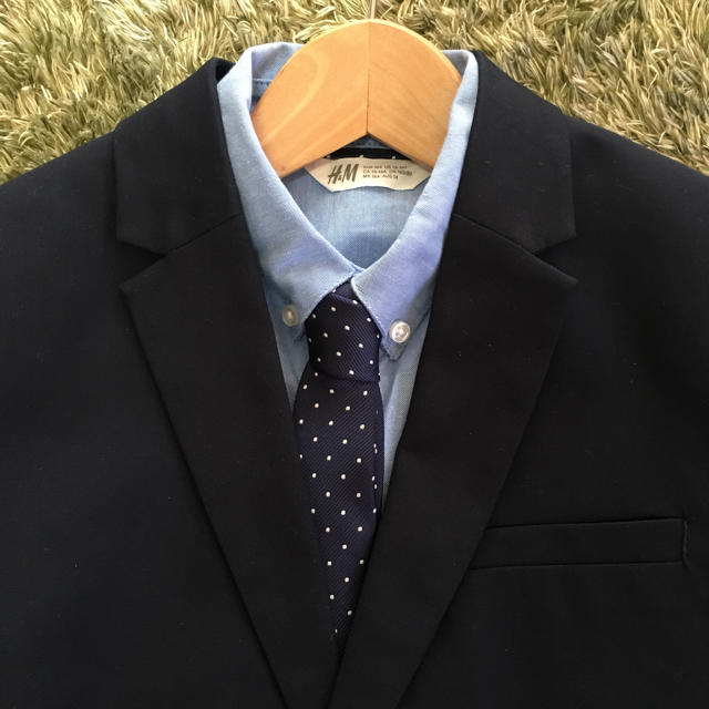 H&M(エイチアンドエム)の卒業式スーツ キッズ/ベビー/マタニティのキッズ服男の子用(90cm~)(ドレス/フォーマル)の商品写真