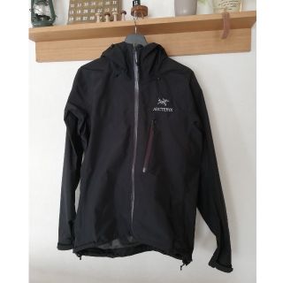 アークテリクス(ARC'TERYX)のほぼ未使用品　アークテリクス　アルファSL　メンズS　黒　ブラック　ゴアテックス(ナイロンジャケット)