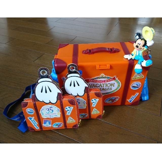 Disney(ディズニー)のディズニー35周年バケーションパッケージ ポップコーンバケット・パスケース非売品 エンタメ/ホビーのおもちゃ/ぬいぐるみ(キャラクターグッズ)の商品写真
