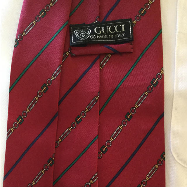 Gucci(グッチ)の【大人気】グッチ ネクタイ 赤 金具柄 メンズのファッション小物(ネクタイ)の商品写真