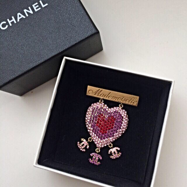 CHANEL(シャネル)のlico様専用♡CHANELブローチ レディースのアクセサリー(ブローチ/コサージュ)の商品写真