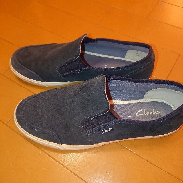 Clarks(クラークス)のクラークスメンズスリッポンスエードスニーカー メンズの靴/シューズ(スリッポン/モカシン)の商品写真