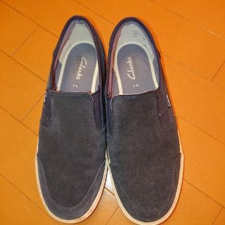 クラークス(Clarks)のクラークスメンズスリッポンスエードスニーカー(スリッポン/モカシン)