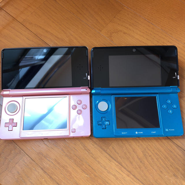 ニンテンドー3DS(ニンテンドー3DS)の3DS  ピンクとブルーの2台   エンタメ/ホビーのゲームソフト/ゲーム機本体(携帯用ゲーム機本体)の商品写真