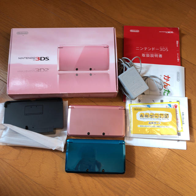 ニンテンドー3DS(ニンテンドー3DS)の3DS  ピンクとブルーの2台   エンタメ/ホビーのゲームソフト/ゲーム機本体(携帯用ゲーム機本体)の商品写真