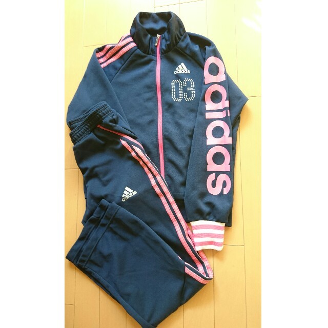 adidas(アディダス)の★USED中古⚫子供用アディダスジャージ上下セット⚫ キッズ/ベビー/マタニティのキッズ服女の子用(90cm~)(その他)の商品写真