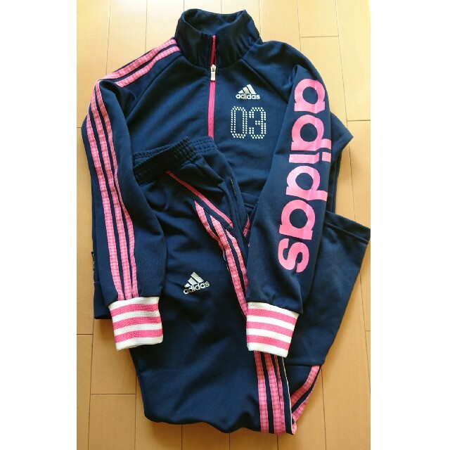 adidas(アディダス)の★USED中古⚫子供用アディダスジャージ上下セット⚫ キッズ/ベビー/マタニティのキッズ服女の子用(90cm~)(その他)の商品写真