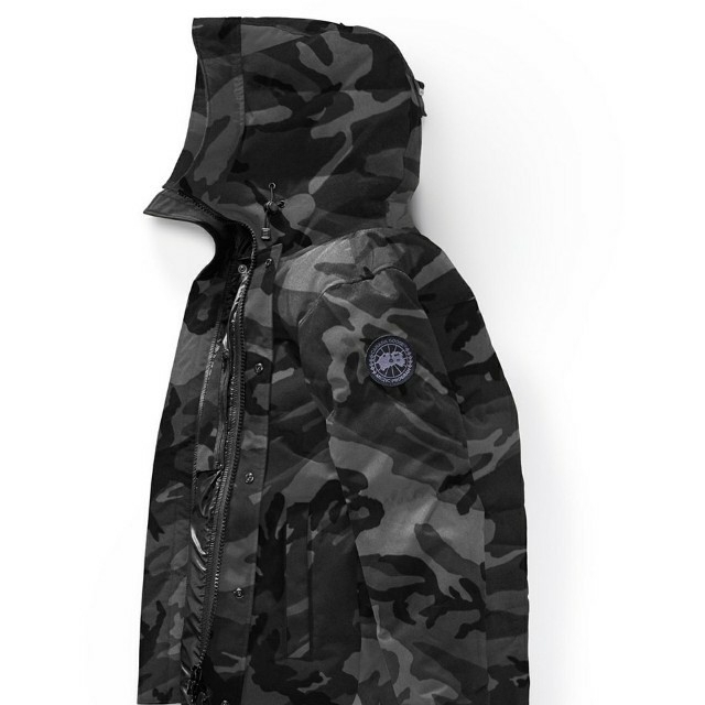 CANADA GOOSE(カナダグース)の新品  カナダグース マクミランパーカー ブラックラベル M カモフラ メンズのジャケット/アウター(ダウンジャケット)の商品写真