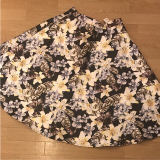 フォーエバートゥエンティーワン(FOREVER 21)の【新品】forever21 花柄 ミモレスカート(ひざ丈スカート)