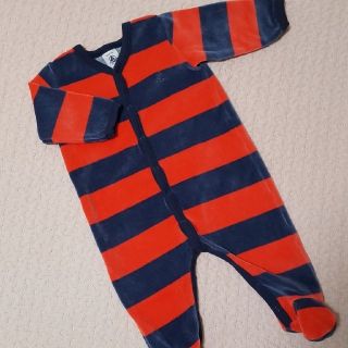 プチバトー(PETIT BATEAU)のプチバトー　ベロア足つきロンパース 6m67cm(ロンパース)