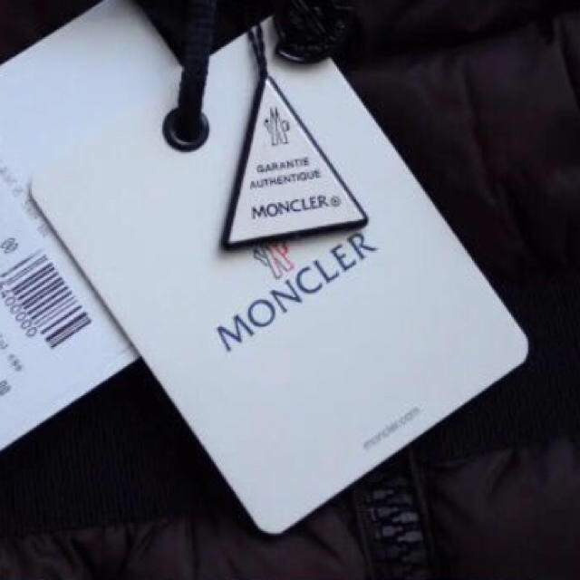 MONCLER(モンクレール)のモンクレール トライアングル メンズのジャケット/アウター(ダウンジャケット)の商品写真
