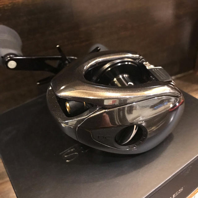 SHIMANO(シマノ)の18アンタレス DC MD XG 右巻き 新品未使用 スポーツ/アウトドアのフィッシング(リール)の商品写真