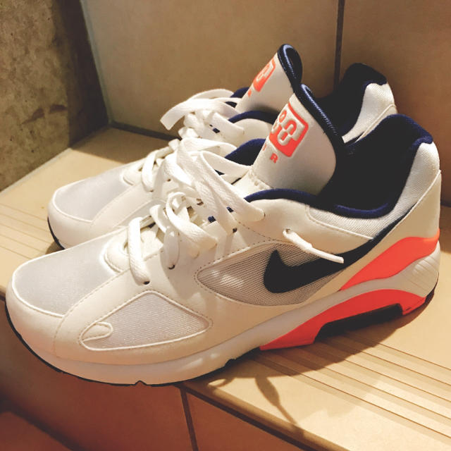 NIKE(ナイキ)の【新品未使用】NIKE AIR MAX180 ホワイトピンクブルー復刻限定メンズ メンズの靴/シューズ(スニーカー)の商品写真