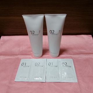 クイーンズバスルーム(QUEEN'S BATHROOM)の【新品未使用品】クイーンズバスルーム ヘアトリートメント 2本セット☆おまけ付き(トリートメント)