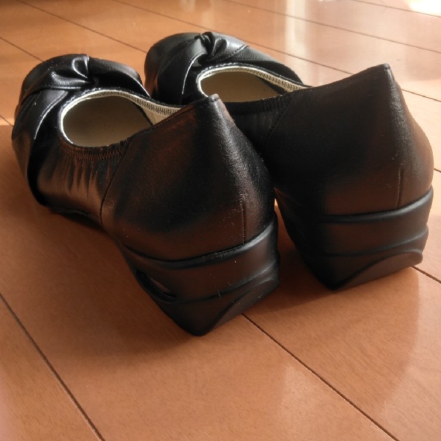 CLUB DE SAKI 牛革外反母趾対応ローヒールパンプス レディースの靴/シューズ(ハイヒール/パンプス)の商品写真