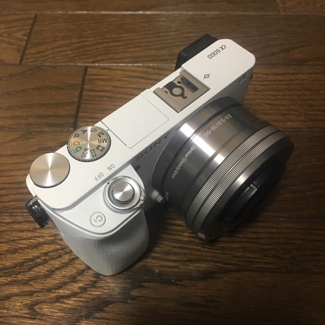 SONY(ソニー)のα6000　本体とレンズ16-50mm F3.5-5.6 スマホ/家電/カメラのカメラ(ミラーレス一眼)の商品写真