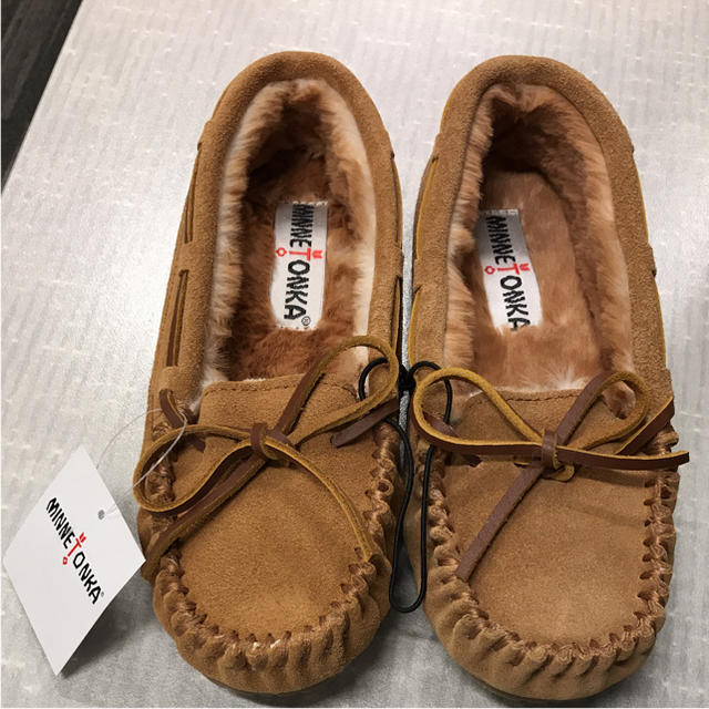 Minnetonka(ミネトンカ)の≪新品≫ ミネトンカ モカシン サイズ5 レディースの靴/シューズ(スリッポン/モカシン)の商品写真