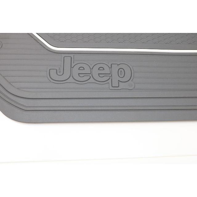 Jeep(ジープ)のJeepフロアーマットセット　ジープ チェロキー ラングラーなどに 汎用タイプ 自動車/バイクの自動車(車内アクセサリ)の商品写真