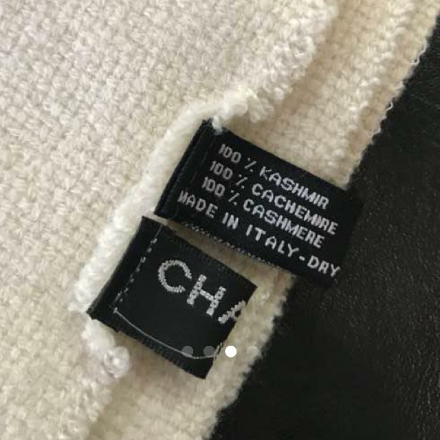 CHANEL(シャネル)のシャネル　お値下げ　j17さま専用ビッグ　ココマーク　カシミア　ストール レディースのファッション小物(ストール/パシュミナ)の商品写真