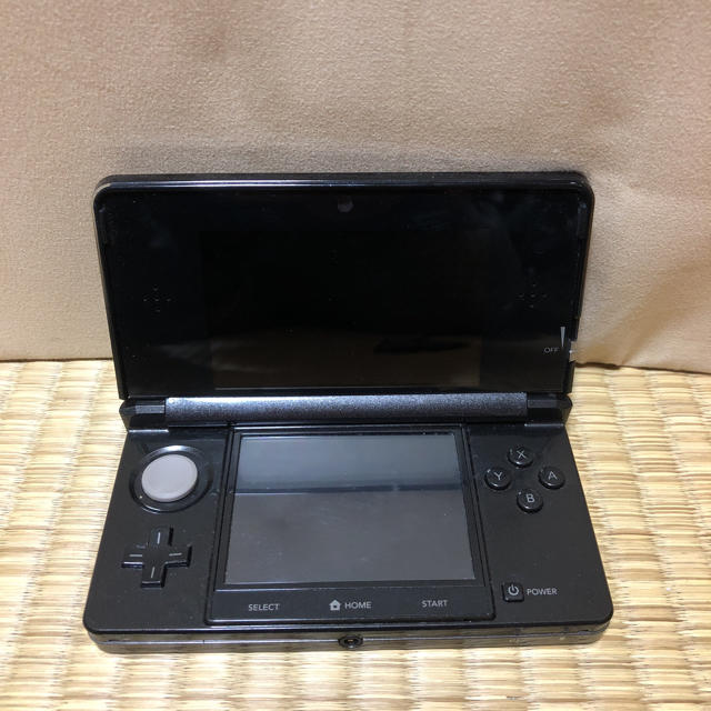 ニンテンドー3DS(ニンテンドー3DS)のNintendo 3DS ブラック 箱、取説付き ソフト2本オマケ エンタメ/ホビーのゲームソフト/ゲーム機本体(携帯用ゲーム機本体)の商品写真