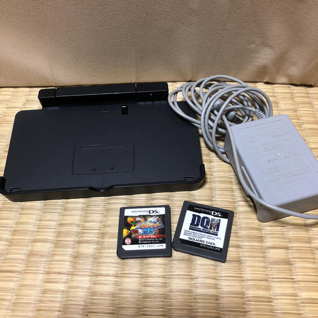 ニンテンドー3DS(ニンテンドー3DS)のNintendo 3DS ブラック 箱、取説付き ソフト2本オマケ エンタメ/ホビーのゲームソフト/ゲーム機本体(携帯用ゲーム機本体)の商品写真