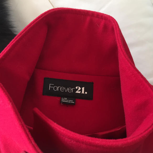 FOREVER 21(フォーエバートゥエンティーワン)の新品未使用 Forever21  スタンドカラーコート 赤 レディースのジャケット/アウター(ピーコート)の商品写真