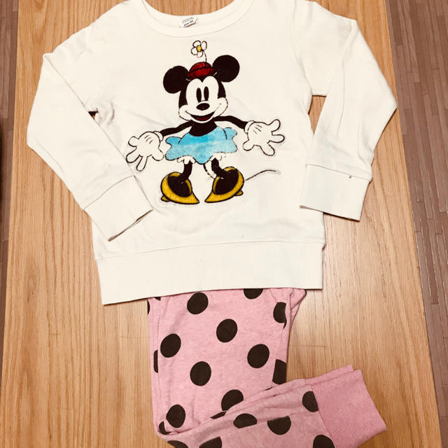 Disney(ディズニー)のミニーちゃんパジャマ上下セット女の子130㎝ キッズ/ベビー/マタニティのキッズ服女の子用(90cm~)(パジャマ)の商品写真