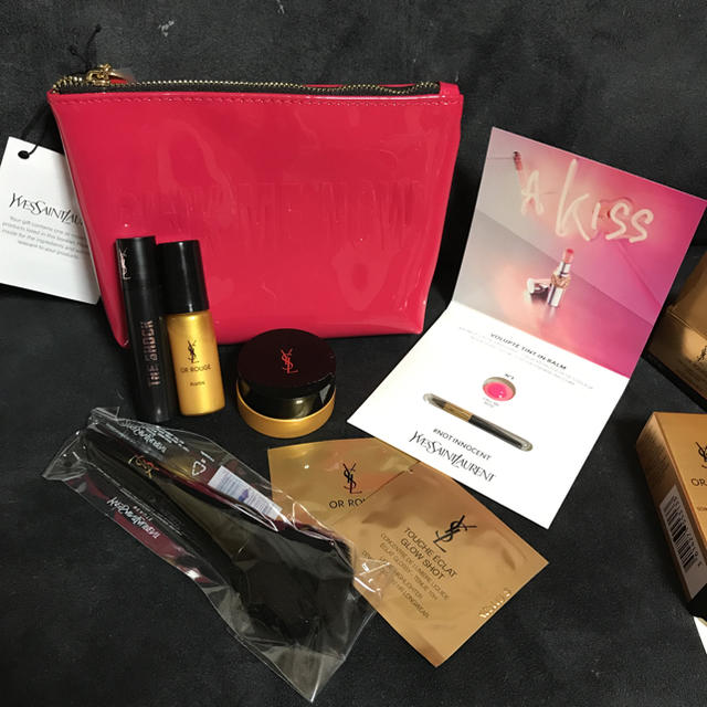 Yves Saint Laurent Beaute(イヴサンローランボーテ)のイヴサンローラン ピンクポーチ化粧品セット 新品 レディースのファッション小物(ポーチ)の商品写真