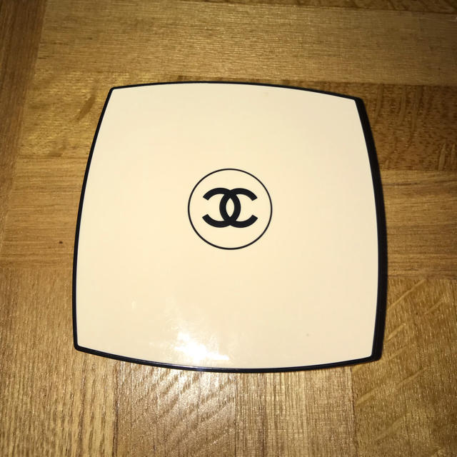 CHANEL(シャネル)のシャネル レ ベージュ プードゥル ベル ミン 20 コスメ/美容のベースメイク/化粧品(フェイスパウダー)の商品写真