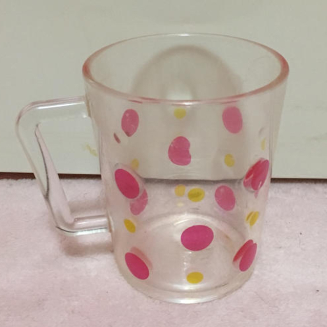 DAISO(ダイソー)のダイソープラスチック製ミニコップ インテリア/住まい/日用品のキッチン/食器(グラス/カップ)の商品写真