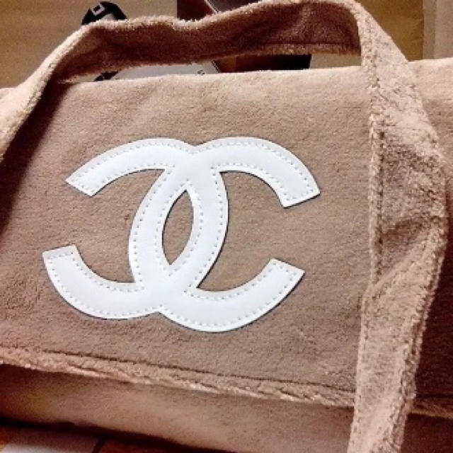 新品 CHANEL ショルダーバッグ ベージュ 白ロゴ