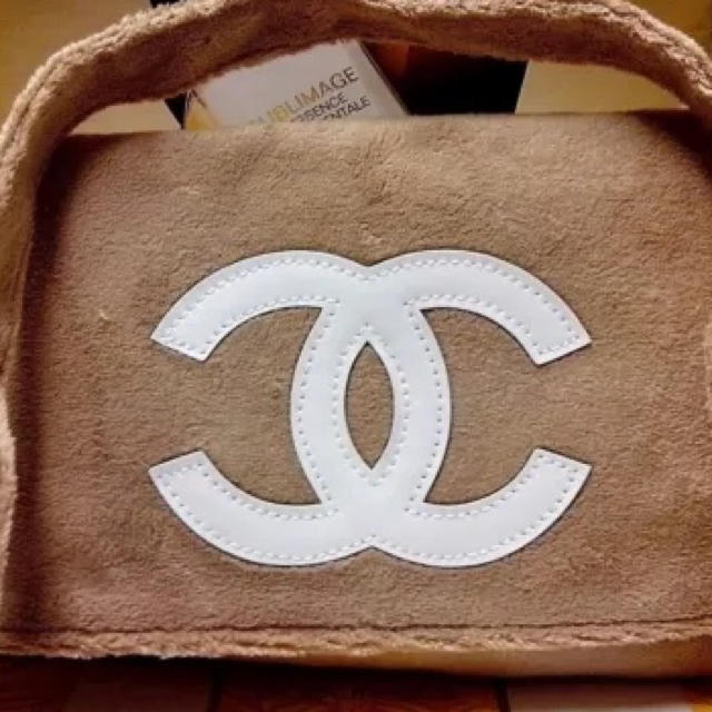 新品 CHANEL ショルダーバッグ ベージュ 白ロゴ