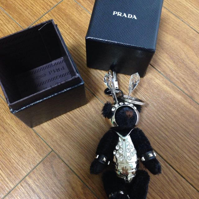 PRADA(プラダ)のプラダキーホルダー レディースのファッション小物(キーホルダー)の商品写真