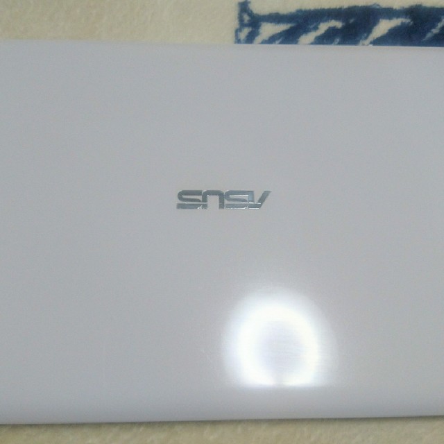 ASUS vivobook e200haPC/タブレット