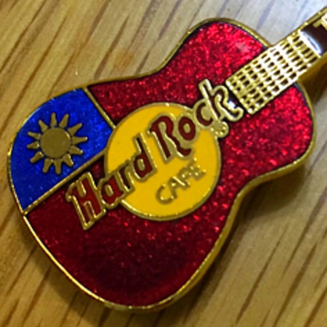Hard Rock CAFE(ハードロックカフェ)のHRC 台湾国旗ギターピン エンタメ/ホビーのアニメグッズ(バッジ/ピンバッジ)の商品写真