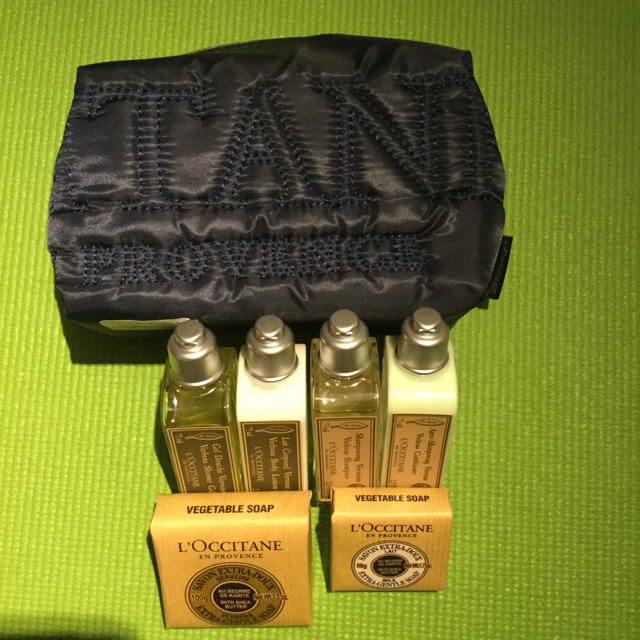 L'OCCITANE(ロクシタン)の【非売品】ロクシタン L’Occitane 化粧ポーチ レディースのファッション小物(ポーチ)の商品写真