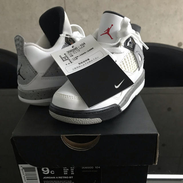 NIKE(ナイキ)のNIKE AIR JORDAN 4 RETRO BT White/Cement キッズ/ベビー/マタニティのキッズ靴/シューズ(15cm~)(スニーカー)の商品写真