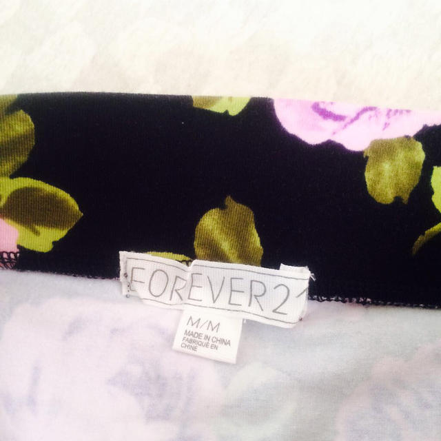 FOREVER 21(フォーエバートゥエンティーワン)の新品✨foever21 花柄スカート レディースのスカート(ミニスカート)の商品写真