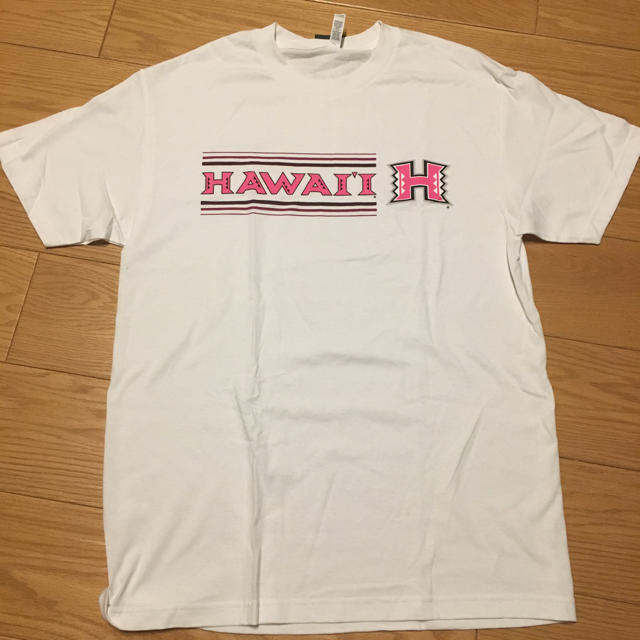 Victoria's Secret(ヴィクトリアズシークレット)のハワイ大学 Tシャツ 白×ピンク  Lサイズ 貴重 レア 日本ではXL メンズのトップス(Tシャツ/カットソー(半袖/袖なし))の商品写真