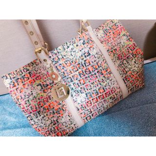 フェンディ(FENDI)のFENDI フラワー トートバッグ (トートバッグ)