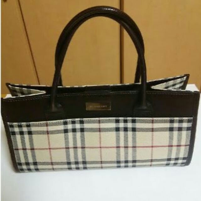 BURBERRY(バーバリー)の♪バーバリーバッグ　未使用の保管品　横型　出し入れ楽々 レディースのバッグ(ハンドバッグ)の商品写真